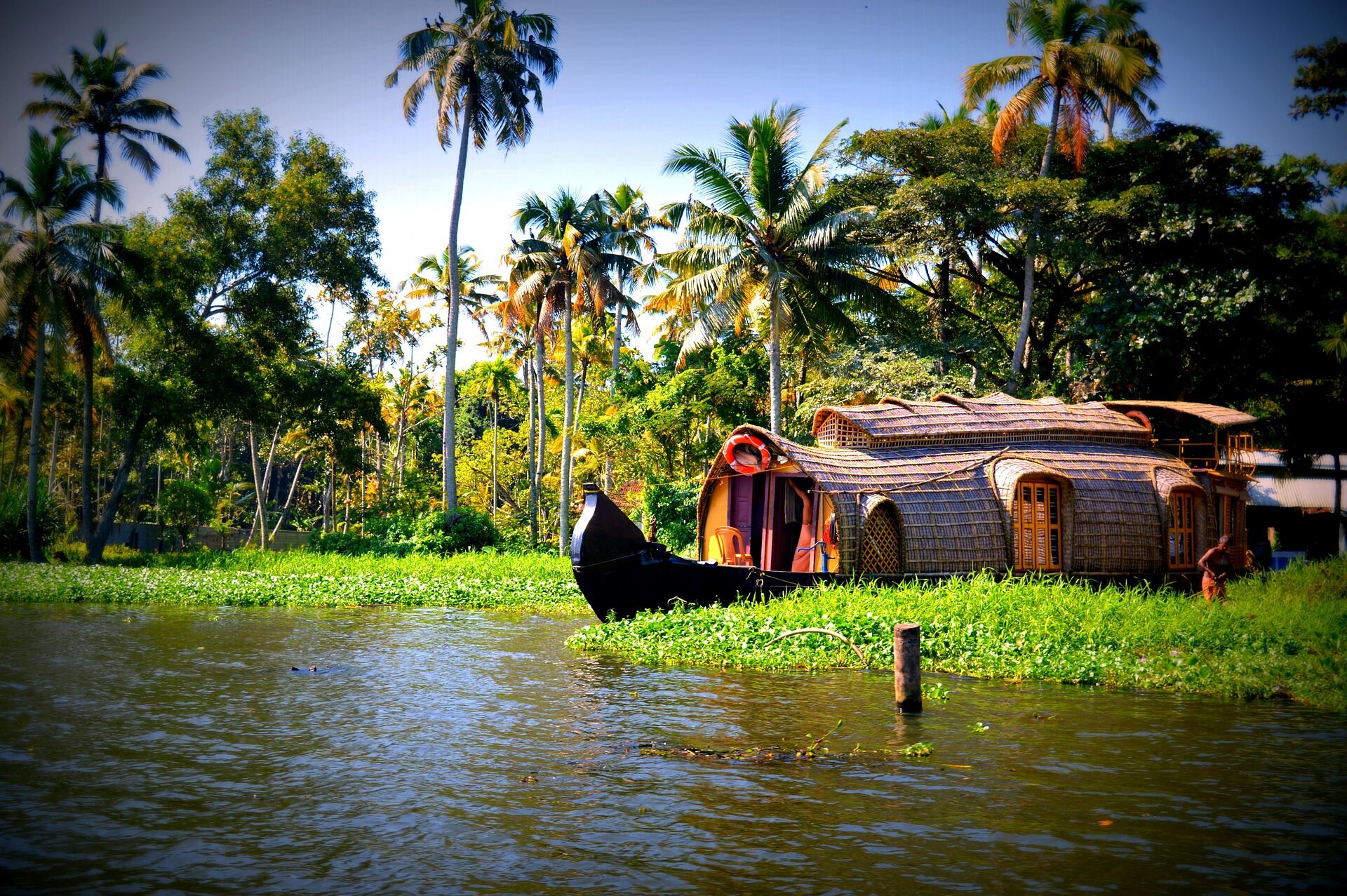 Splendorous Kerala 6 Days with Houseboat & Kovalam